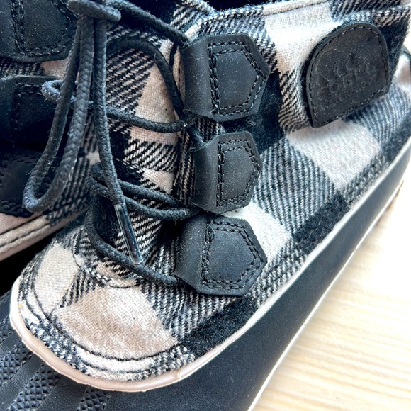 SOREL waterproof gingham snow booties size 10 - Picture 4 of 4